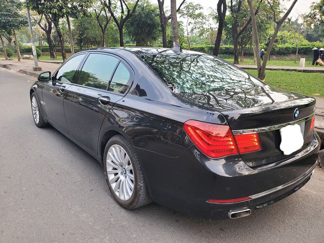 Sau màn trẻ hoá 3 năm tuổi, BMW 750 Li được rao bán với giá rẻ ngang Mazda3 mua mới - Ảnh 2.