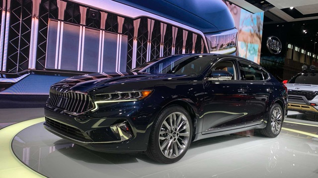 Kia K7 2020 có lưới tản nhiệt siêu to khổng lồ như BMW 7-Series, nội thất 'lột xác' khỏi thiết kế lỗi thời của bản cũ