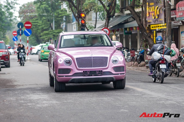 Cận cảnh Bentley Bentayga với ngoại thất độc nhất Việt Nam, tùy chọn có giá gần bằng 3 chiếc Honda SH  - Ảnh 2.