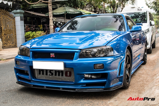 Nissan Skyline GT-R R34 - huyen thoai xe dua duong pho bat ngo xuat hien o Viet Nam