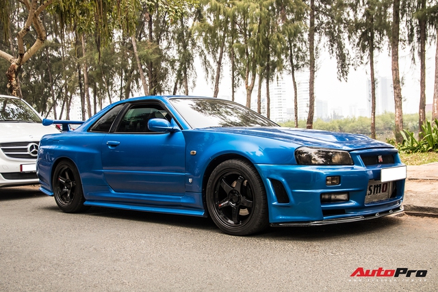 Nissan Skyline GT-R R34 - huyen thoai xe dua duong pho bat ngo xuat hien o Viet Nam