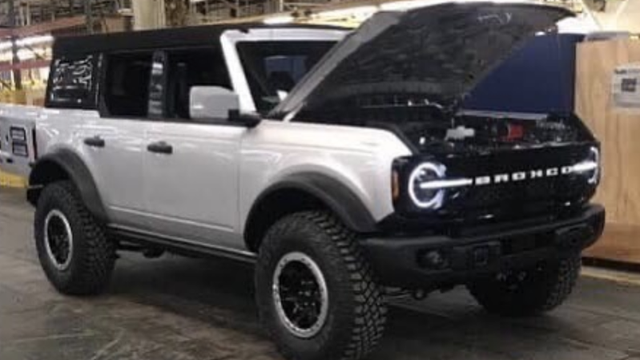 Ford Bronco khiến khách hàng thấp thỏm vì COVID-19 bùng phát khó kiểm soát