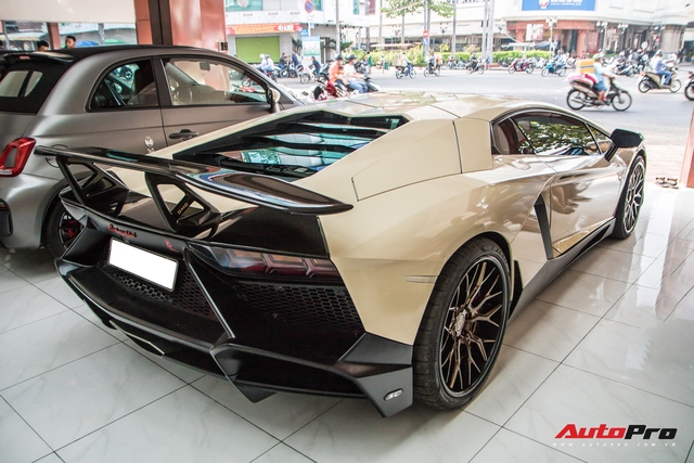 Đại gia Bạc Liêu tiếp tục lột xác Lamborghini Aventador độ phiên bản kỷ niệm 50 năm theo phong cách hãng thời trang đình đám - Ảnh 12.
