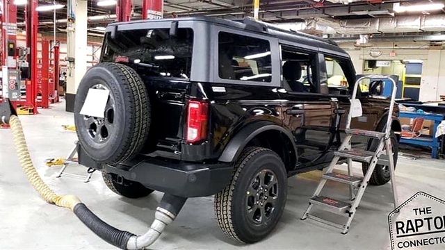 Đây là cách Ford đặt tên dòng xe việt dã chủ lực: Ranger có Wildtrak còn Bronco lại có... Wolftrak