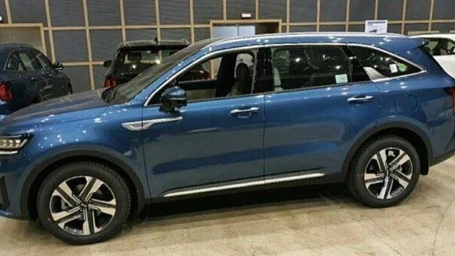 Kia Sorento thế hệ mới lộ hàng loạt ảnh thực tế: Không bóng bẩy nhưng đủ sang xịn như ảnh hãng