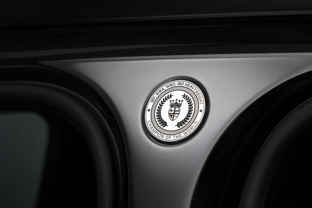 Range Rover SVAutobiography độc nhất vô nhị cho vua quyền anh: Bên ngoài hầm hố nhưng bên trong mới nhiều điểm đặc biệt - Ảnh 1.