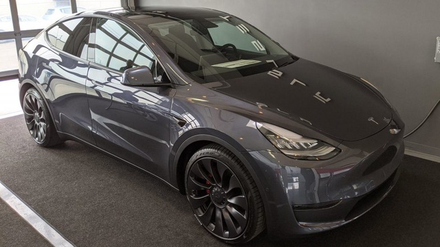 Tesla phá lệ, bàn giao xe cho khách sớm hơn cả mốc dự kiến