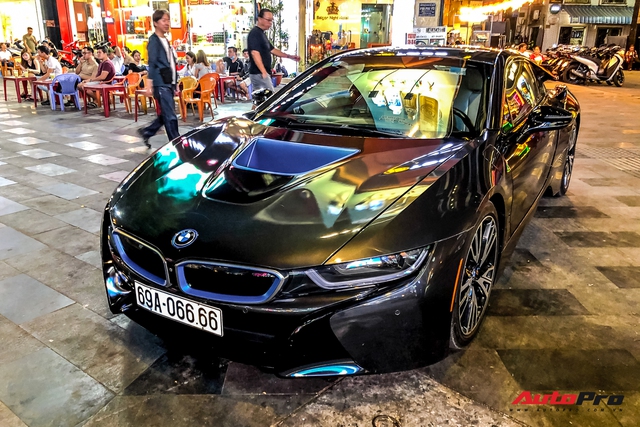 Cộng đồng mạng chê lỗi thời, BMW i8 của đại gia Cà Mau vẫn gây ấn tượng nhờ chi tiết này - Ảnh 1.