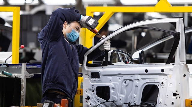 Anh tìm tới các hãng xe lớn như Ford và Honda xin trợ giúp... sản xuất thiết bị y tế chống COVID-19