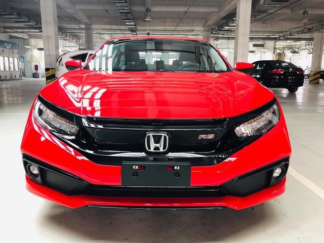 Giá Honda Civic tại đại lý chạm đáy mới, lần đầu giảm kỷ lục 120 triệu đồng - Ảnh 1.