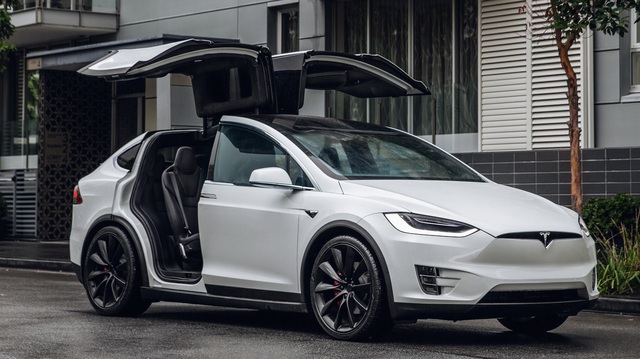 Tesla bị khách hàng chỉ trích vì tự ý cắt bớt tính năng trên xe cũ