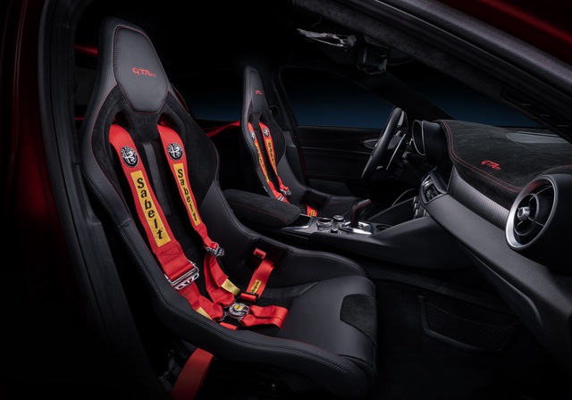 Nếu vẫn giữ nguyên thiết kế, BMW M3 không có tuổi với Alfa Romeo Giulia GTA! - Ảnh 6. Nếu vẫn giữ nguyên thiết kế, BMW M3 không có tuổi với Alfa Romeo Giulia GTA! - Ảnh 6.