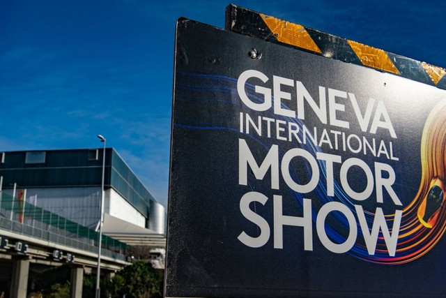 Khung cảnh tan hoang của Geneva Motor Show 2020: Tất cả đắp chiếu chờ tháo dỡ - Ảnh 16.