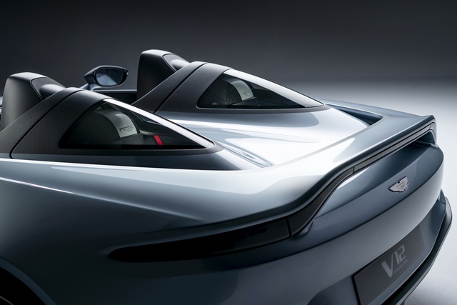 Aston Martin đua xu thế xe ‘mui trần’ với V12 Speedster - Ảnh 4. Aston Martin đua xu thế xe ‘mui trần’ với V12 Speedster - Ảnh 4.