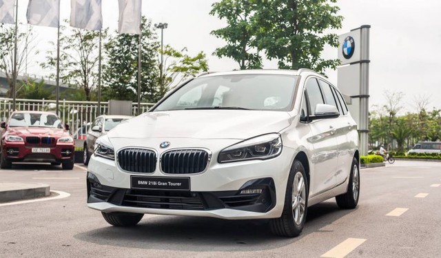 BMW 218i hạ giá kỷ lục còn dưới 1 tỷ đồng: MPV 7 chỗ Đức bạt ngàn trang bị chỉ ngang giá Toyota Innova - Ảnh 1.