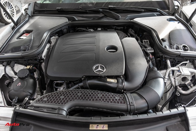 Đánh giá nhanh Mercedes-Benz E 180: Phủ sang trọng lên C 180 để lấy lòng khách dịch vụ - Ảnh 6.