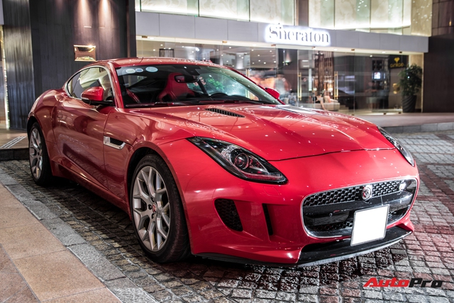 Jaguar F-Type S khó gặp nhất Việt Nam tái xuất trên phố Sài Gòn - Ảnh 1.