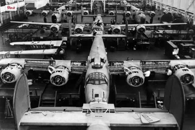  Thời kỳ thủ phủ ô tô Detroit biến thành xưởng vũ khí lớn nhất thế giới - Ảnh 2.