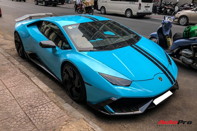 Lamborghini Huracan do hang doc tai Sai Gon duoc vi mau nhu khau trang noi that lo nhung chi tiet gay chu y hon