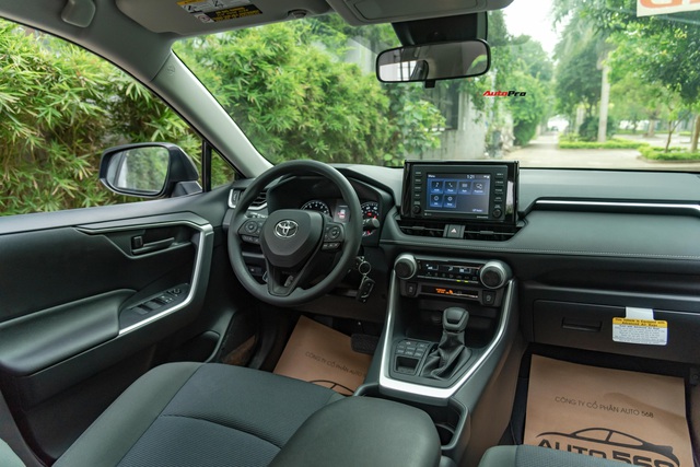 Đánh giá nhanh Toyota RAV4 2020 taxi vừa về Việt Nam: Đừng vội hạ thấp xe 2 tỷ rưỡi nhưng ghế nỉ chỉnh cơ - Ảnh 4.