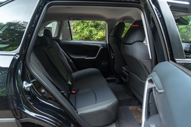 Đánh giá nhanh Toyota RAV4 2020 taxi vừa về Việt Nam: Đừng vội hạ thấp xe 2 tỷ rưỡi nhưng ghế nỉ chỉnh cơ - Ảnh 7. Đánh giá nhanh Toyota RAV4 2020 taxi vừa về Việt Nam: Đừng vội hạ thấp xe 2 tỷ rưỡi nhưng ghế nỉ chỉnh cơ - Ảnh 7.