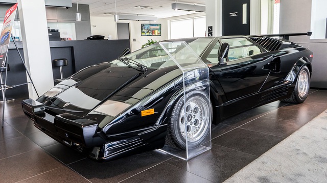 Siêu xe Lamborghini Countach phiên bản đặc biệt 'mới 99%' bất ngờ được rao bán