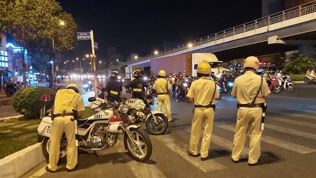Lập 30 chốt giám sát người và xe vào Thủ đô Hà Nội từ 18h chiều nay - Ảnh 1.