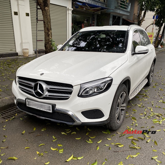 Mua xe chưa lâu đã ra phom mới, dân chơi Hà thành chi 250 triệu đồng lột xác Mercedes-Benz GLC 200 cũ thành GLC 300 AMG 2020 - Ảnh 1.