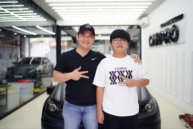 Đại gia Sài Gòn chi 300 triệu độ Mercedes C 200 lên full C 63 AMG tặng con trai 15 tuổi, thuê tài xế vì con chưa có bằng lái - Ảnh 1.