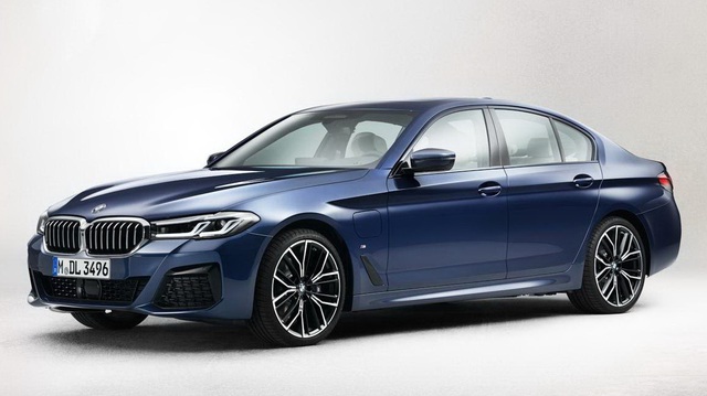 BMW 5-Series phiên bản mới bất ngờ lộ ảnh nguyên hình: Ngày càng đẹp hơn, đe doạ E-Class, A6