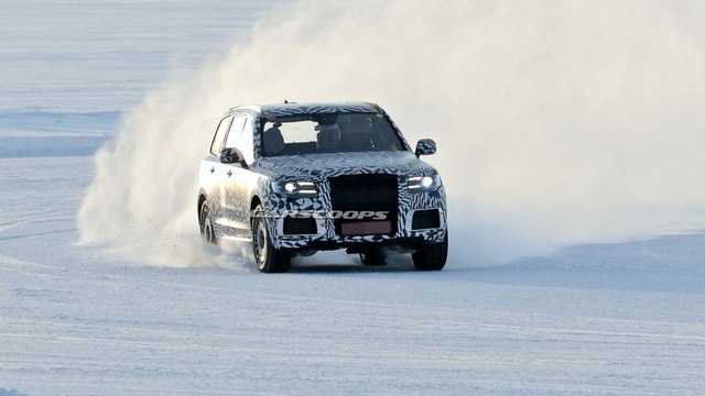 Lộ diện xe sang quốc dân nước Nga trông như Rolls-Royce Cullinan