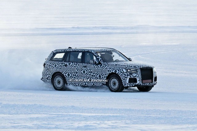 Lộ diện xe sang quốc dân nước Nga trông như Rolls-Royce Cullinan - Ảnh 1.