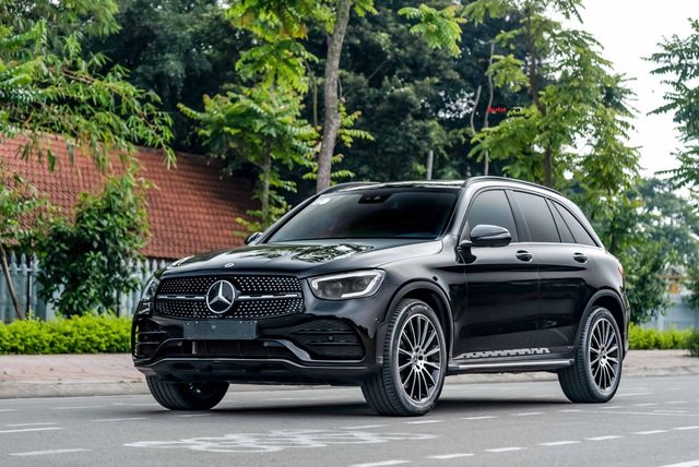 Sau 8.000 km, hàng hiếm Mercedes-Benz GLC 300 AMG nhập khẩu bán lại rẻ hơn tiền ra biển xe lắp ráp - Ảnh 7. Sau 8.000 km, hàng hiếm Mercedes-Benz GLC 300 AMG nhập khẩu bán lại rẻ hơn tiền ra biển xe lắp ráp - Ảnh 7.
