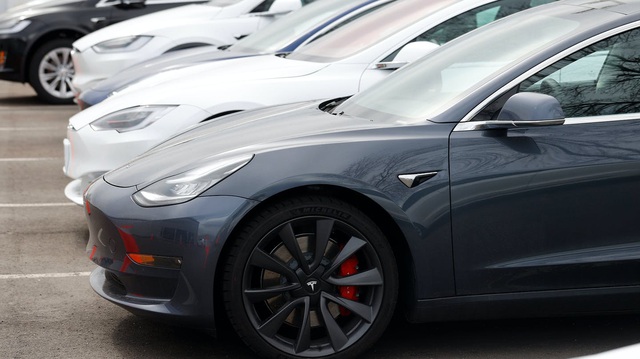 CEO Tesla Elon Musk lại phát ngôn gây sốc về COVID-19, Tesla gánh vạ lây