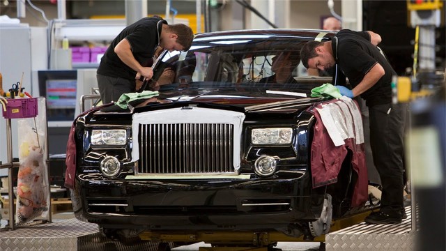 Rolls-Royce khởi động lại nhà máy đúng ngày sinh nhật, các đại gia vẫn vung tiền mua đều - Ảnh 1.