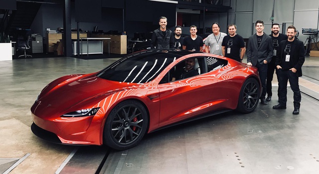 Tesla ưu tiên bán tải góc cạnh, lại bỏ bê siêu xe điện nhanh nhất thế giới - Ảnh 1.