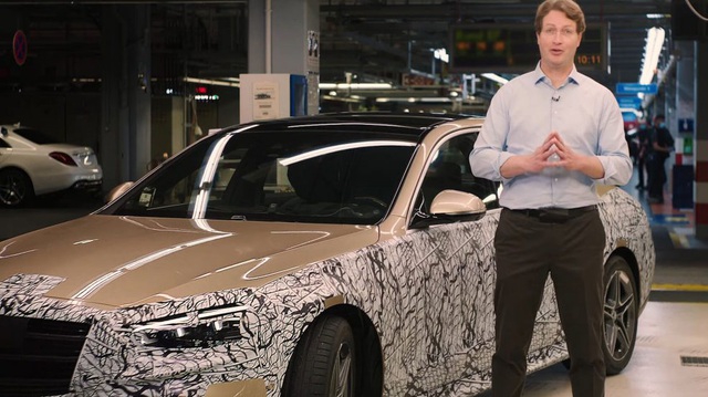 Đích thân sếp Mercedes-Benz nhá hàng S-Class lần đầu tiên, ngày chào sân không còn xa