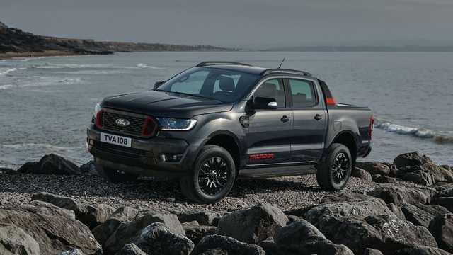 Trình làng Ford Ranger Thunder - Bán tải 'sấm sét' lai Wildtrak và Raptor