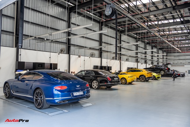 Đột nhập showroom siêu xe, siêu sang lớn nhất Việt Nam sắp khai trương: Ngoài Lamborghini, Bentley, Aston Martin còn 2 thương hiệu bí ẩn khác - Ảnh 12. Đột nhập showroom siêu xe, siêu sang lớn nhất Việt Nam sắp khai trương: Ngoài Lamborghini, Bentley, Aston Martin còn 2 thương hiệu bí ẩn khác - Ảnh 12.