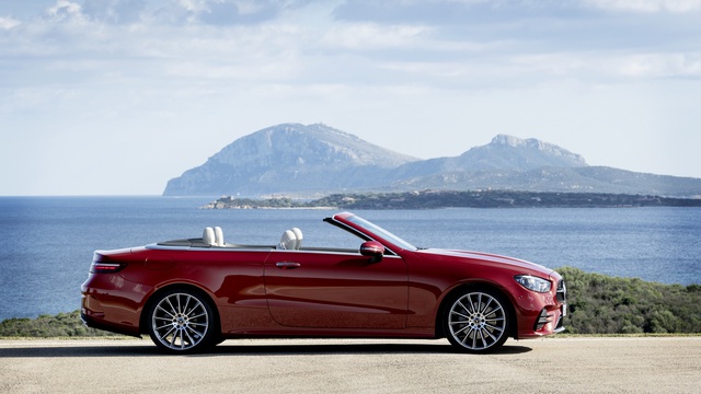Mercedes-Benz E-Class 2021 phiên bản 'xe chơi' ra mắt, lộ diện cả bản hiệu năng cao E53 AMG