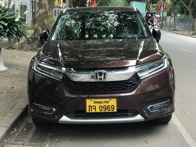 Xế lạ của Honda bất ngờ xuất hiện trên đường phố Hà Nội: 5 chỗ ngồi, đàn anh của CR-V - Ảnh 2. Xế lạ của Honda bất ngờ xuất hiện trên đường phố Hà Nội: 5 chỗ ngồi, đàn anh của CR-V - Ảnh 2.