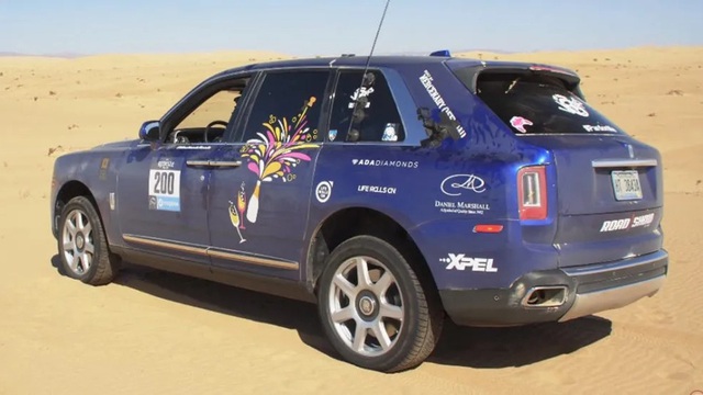 Hơn cả quảng cáo: Dân chơi mang Rolls-Royce Cullinan vượt hành trình 3.200 km trên sa mạc một cách khó tin