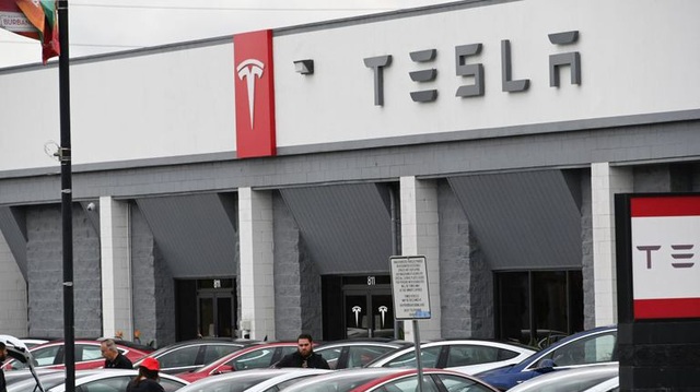 Cách Tesla lãi giữa mùa dịch: Không hẳn do bán xe mà do chính đối thủ mang tiền tới nộp