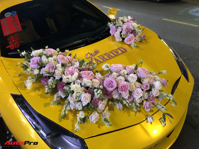 Siêu xe Ferrari 488 mui trần tiền tỷ làm xe hoa tại Sài Gòn - Ảnh 3.