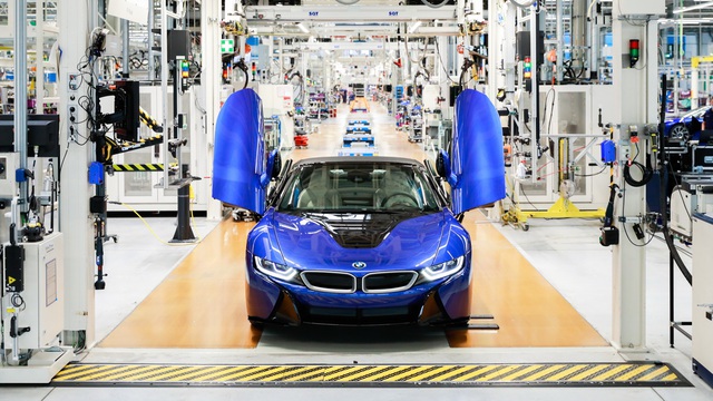 Xuất xưởng BMW i8 cuối cùng - Tạm biệt biểu tượng một thời khiến đại gia Việt mê mệt