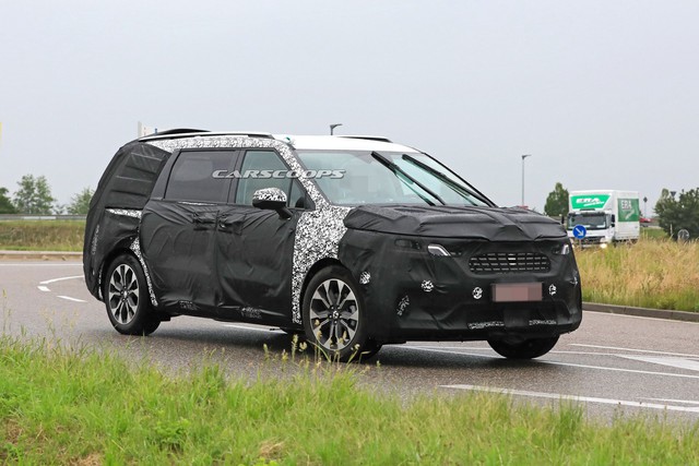 Kia Sedona thế hệ mới lần đầu lộ ảnh chính hãng: Rõ nét Range Rover, thiết kế kích thích hơn hẳn bản cũ - Ảnh 2.