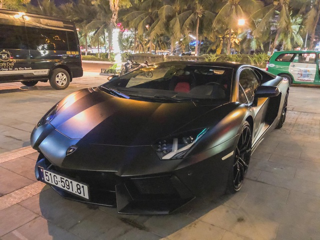 Lamborghini Aventador tung cua ong Dang Le Nguyen Vu dat toi Da Nang do do da khong canh ma bay