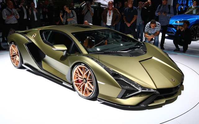 Lamborghini bỏ hẳn triển lãm xe truyền thống, tự tổ chức sân chơi sang chảnh, bí mật cho giới siêu giàu - Ảnh 1.