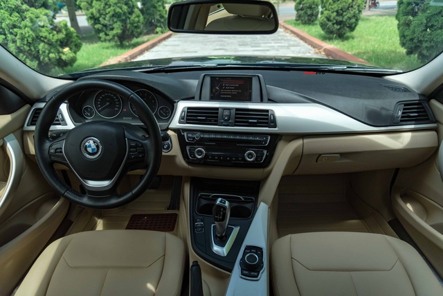 Chủ xe bán rẻ BMW 320i có nội thất kim cương, giá hơn 900 triệu đồng để vội lên đời E-Class - Ảnh 3.