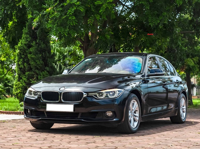  El propietario de un automóvil barato que vende BMW 0i tiene un interior de 'diamante', que cuesta más de un millón de dong para apresurarse a la Clase E